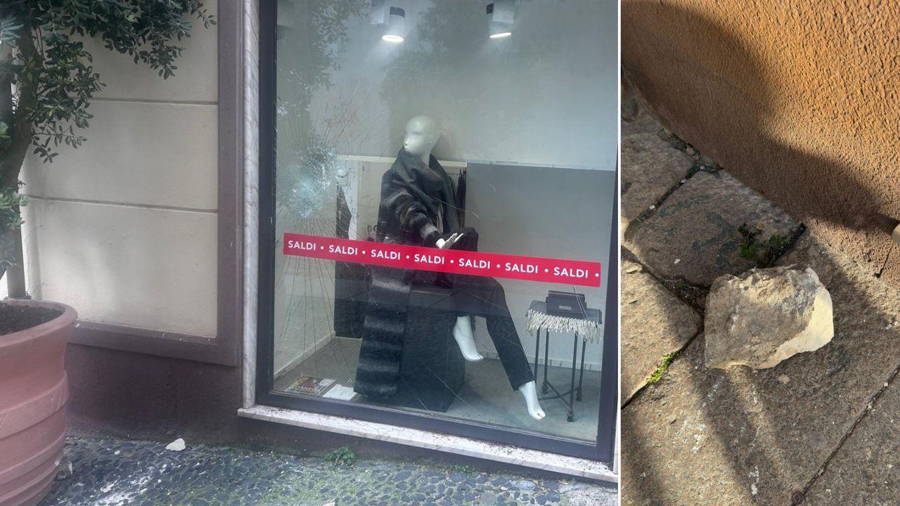 Sassari, ancora una vetrina spaccata in centro: tre persone riprese dalle telecamere