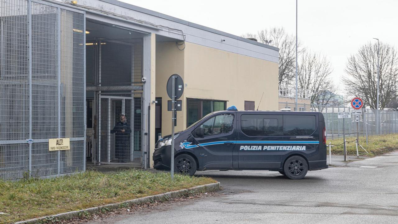 Ex agente del carcere Sant’Anna accusato di corruzione: ha procurato due telefoni a un detenuto