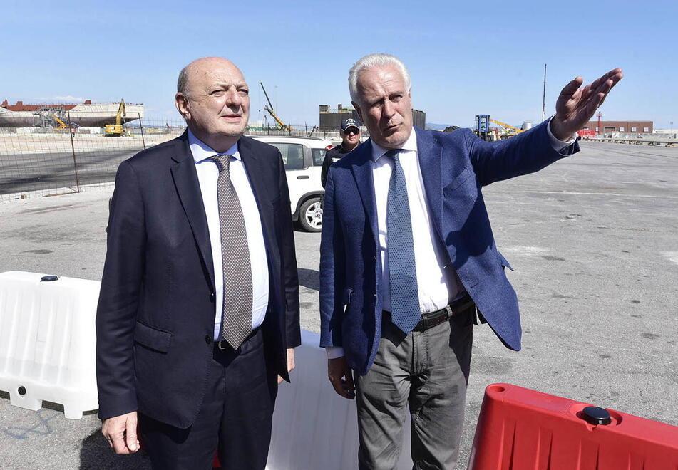 
	Il ministro Pichetto Fratin con il presidente Eugenio Giani a Piombino (foto Paolo Barlettani 2023)

