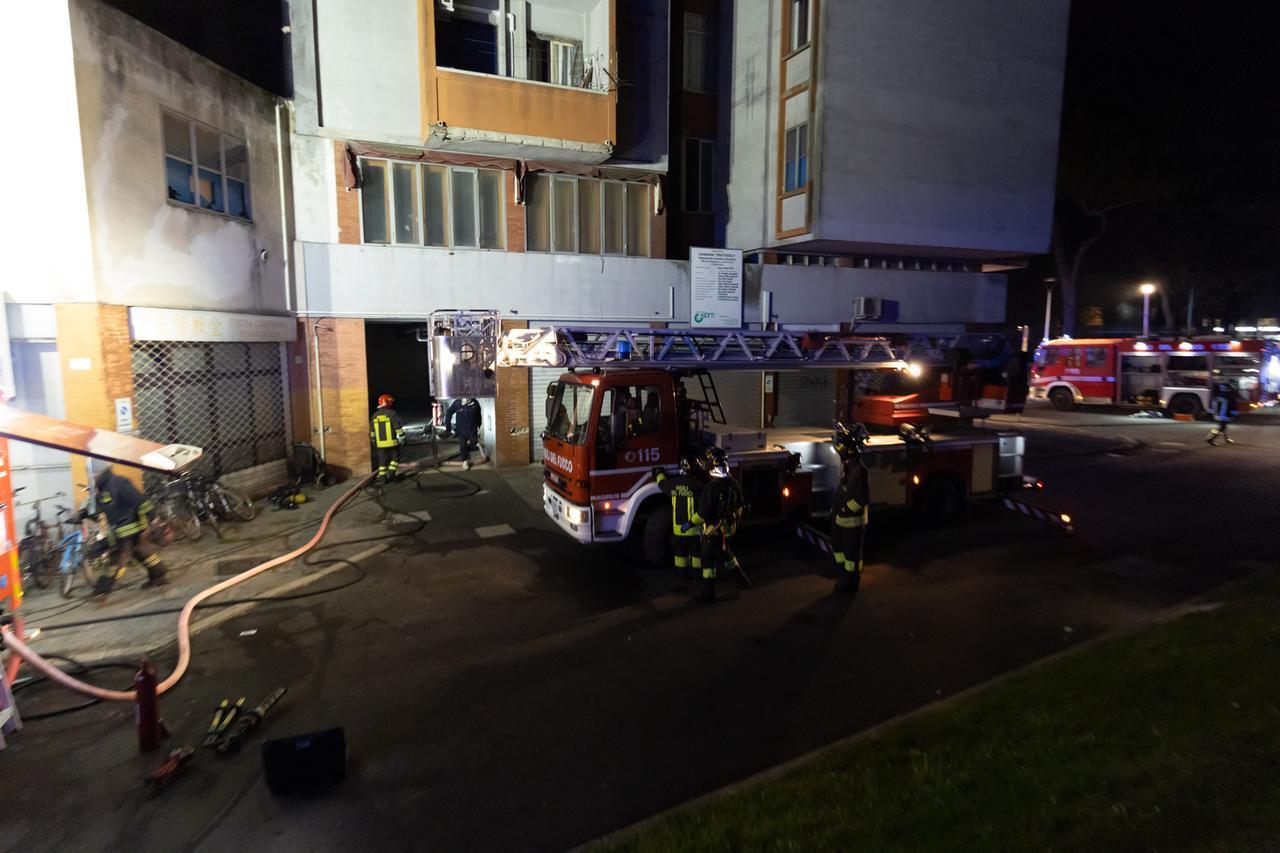 Sgombero Palapalestre dopo l’incendio al Grattacielo, Fabbri: «Trovato una soluzione per i fragili»