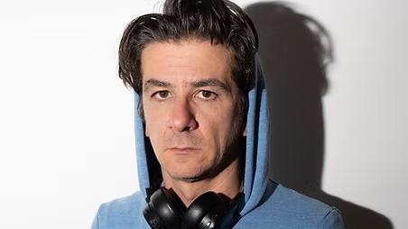 Francesco Mandelli porta “Baby Reindeer” a Rio Saliceto