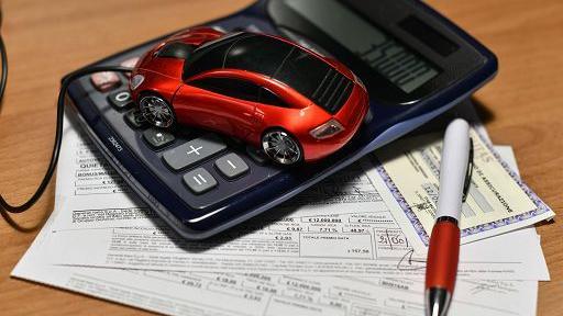 Polizze auto sempre più care: ecco come risparmiare senza correre rischi