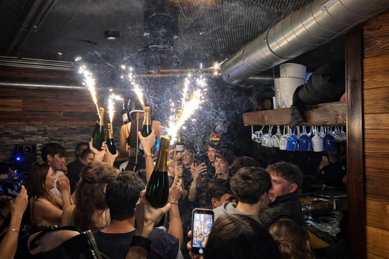 Dopo Crans-Montana, il Comune di Scandiano vieta le fiamme libere nei locali