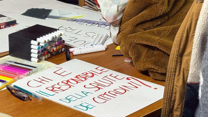 Grattacielo inagibile e Palapalestre liberato, organizzato presidio solidale