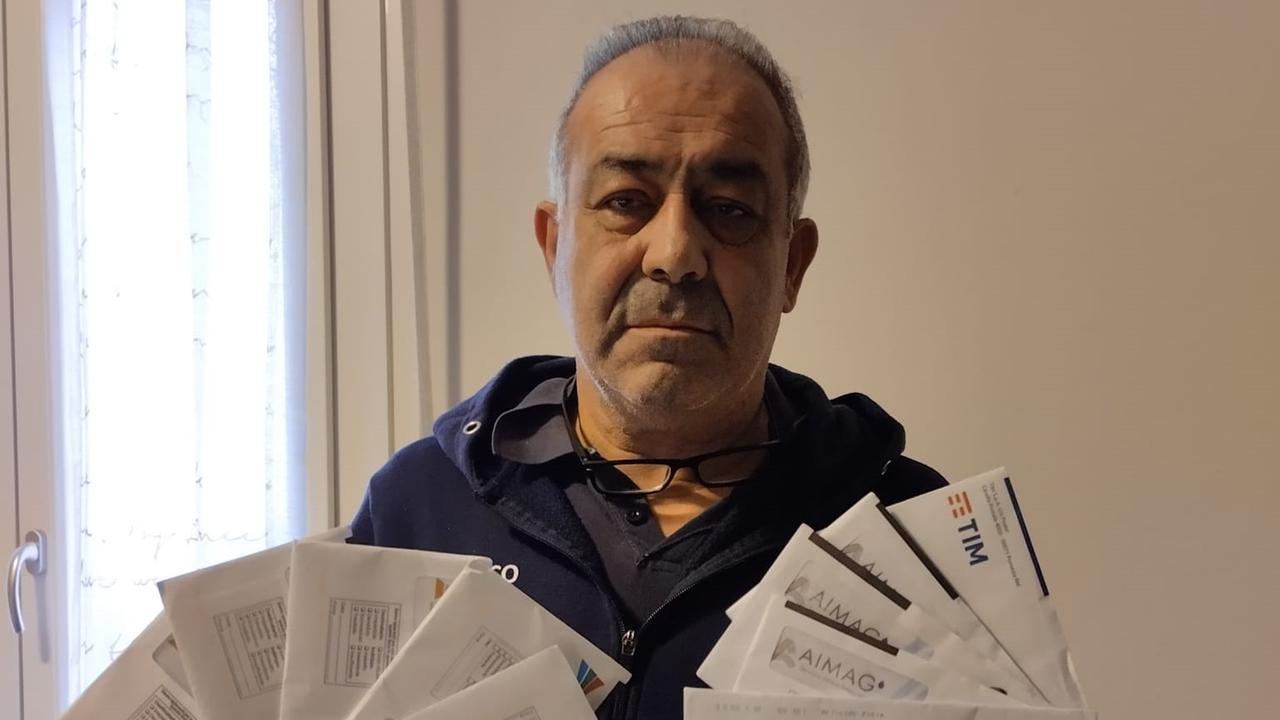 Ogni giorno riceve lettere e bollette di altre famiglie: «Non ne posso più»