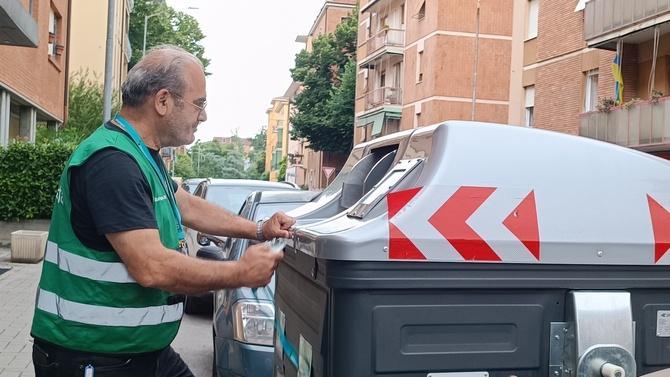 Rifiuti, il Comune di Sassuolo dice no alla tariffa puntuale: «Ma multe salate per chi abbandona»