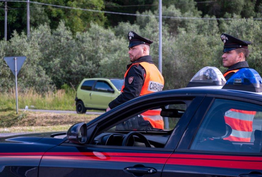 Fornaci di Barga, pista di pattinaggio con allaccio abusivo: due denunciati per furto aggravato