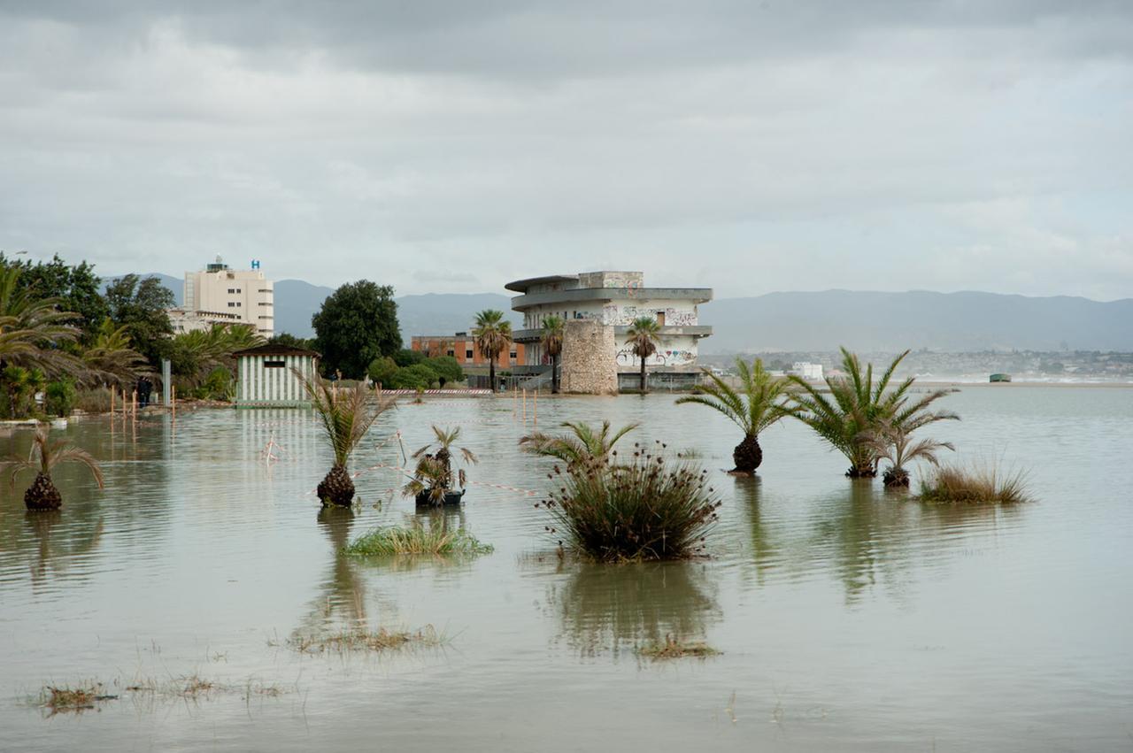 Allerta meteo rossa domani in Sardegna, l’ordinanza di Zedda a Cagliari – quali sono i luoghi chiusi