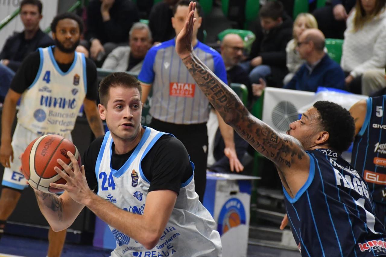 Nella Dinamo troppi problemi, i Giganti cedono alla Guerri Napoli 78-84