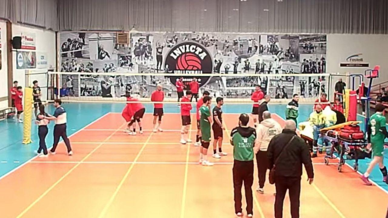 I soccorsi del 118 al giocatore del Toscana Garden infortunato