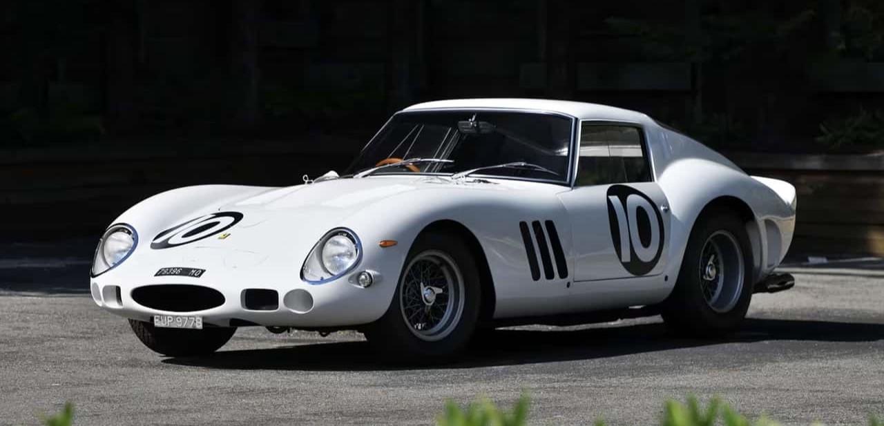 Ferrari 250 Gto bianca, l’auto unica al mondo venduta all’asta per 38,5 milioni di dollari