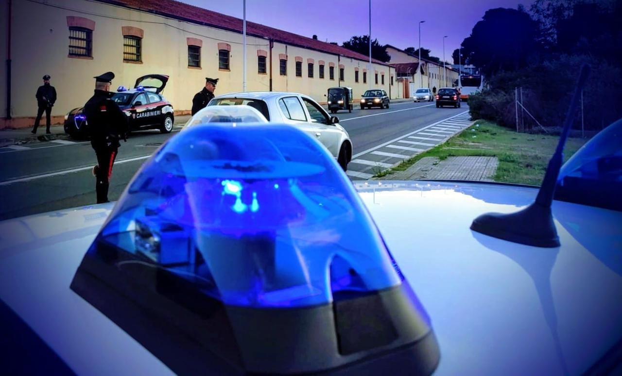 Cocaina, marijuana e hascisc in auto e a casa: arrestato ventunenne