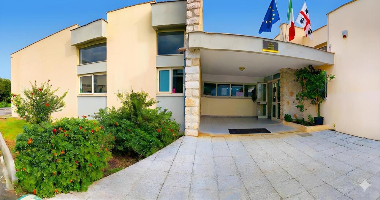 L’Einstein telescope non parla inglese: il preside di Siniscola scrive ai ministri Bernini e Valditara per difendere il diritto allo studio delle lingue