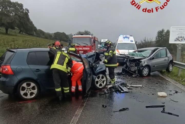 Scontro sulla statale 129, muore un pensionato di Bosa