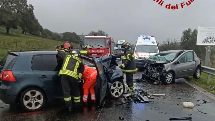Scontro sulla statale 129, muore un pensionato di Bosa