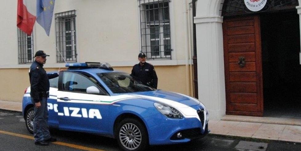 Il figlio disturba al ristorante, papà e mamma picchiati: trovati i 4 aggressori, non ce l’avevano col bimbo