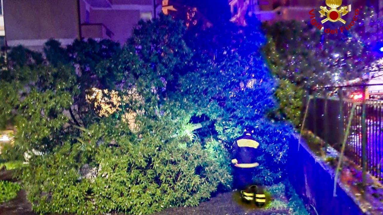 Maltempo in Sardegna, giornata di super lavoro per i vigili del fuoco: 150 interventi in tutta l’isola