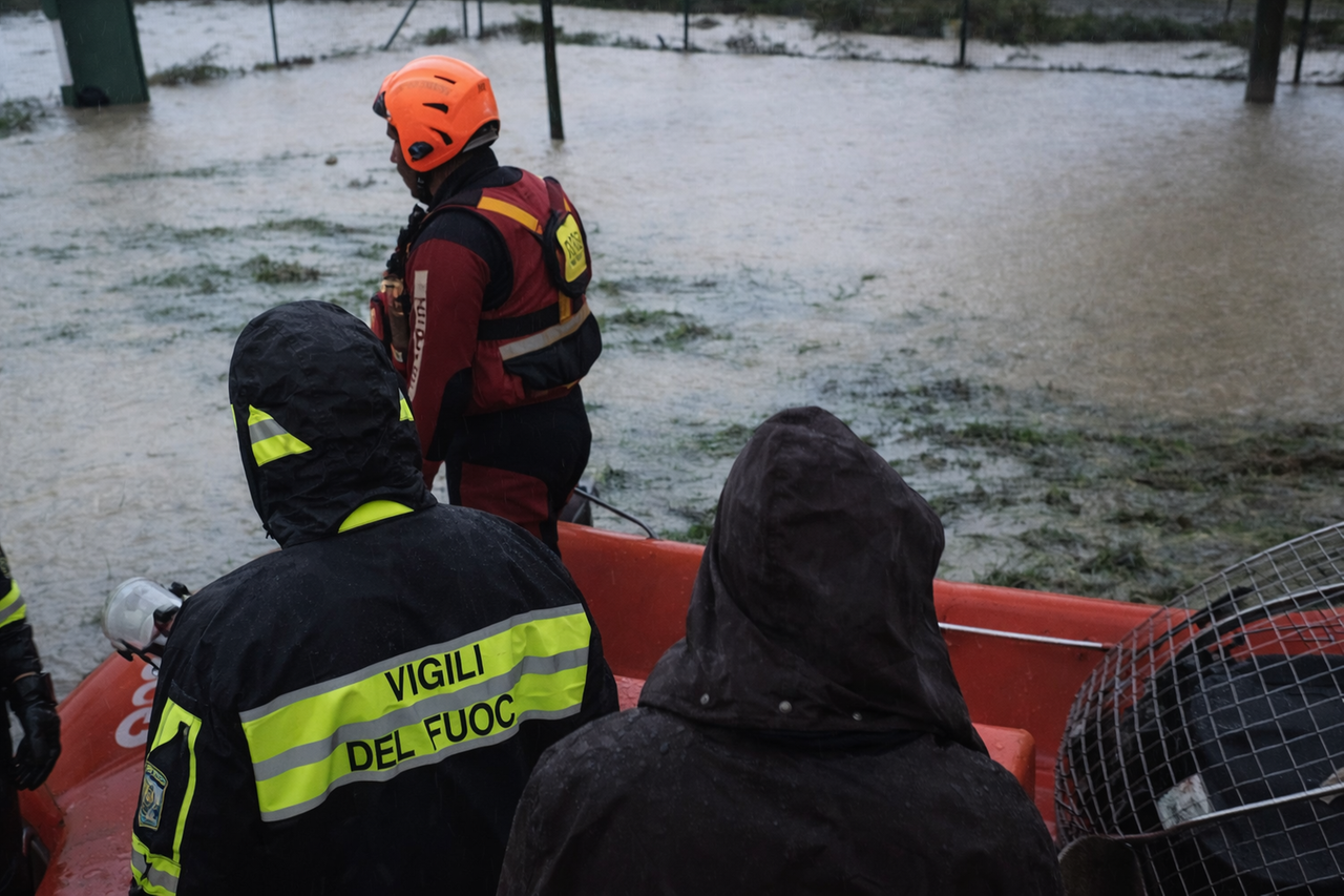 Dispersi due pastori a Urzulei, l’ovile isolato dal fiume in piena