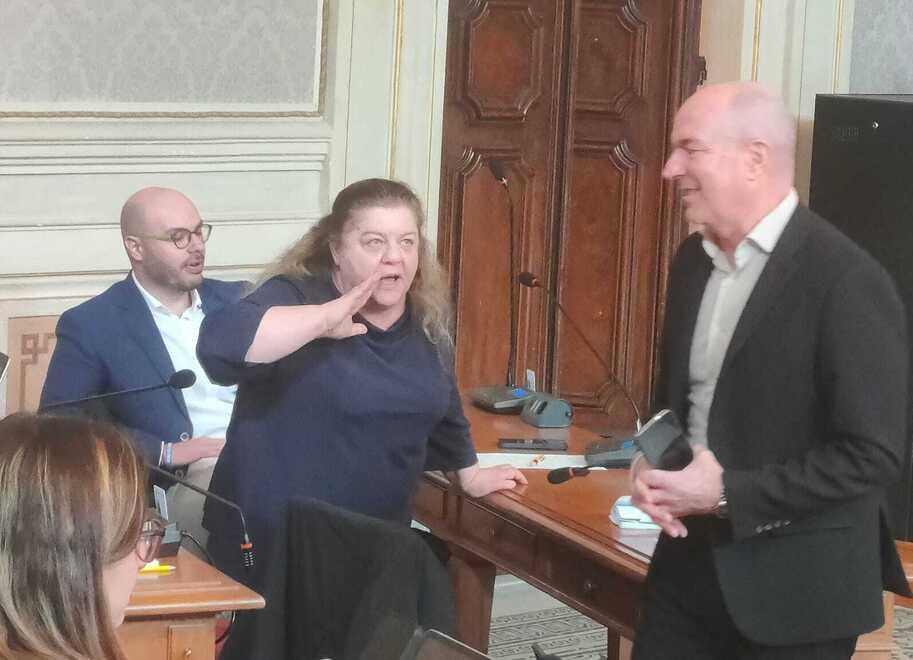 Da sinistra: Alessandro Perini, Marcella Amadio e il sindaco Luca Salvetti