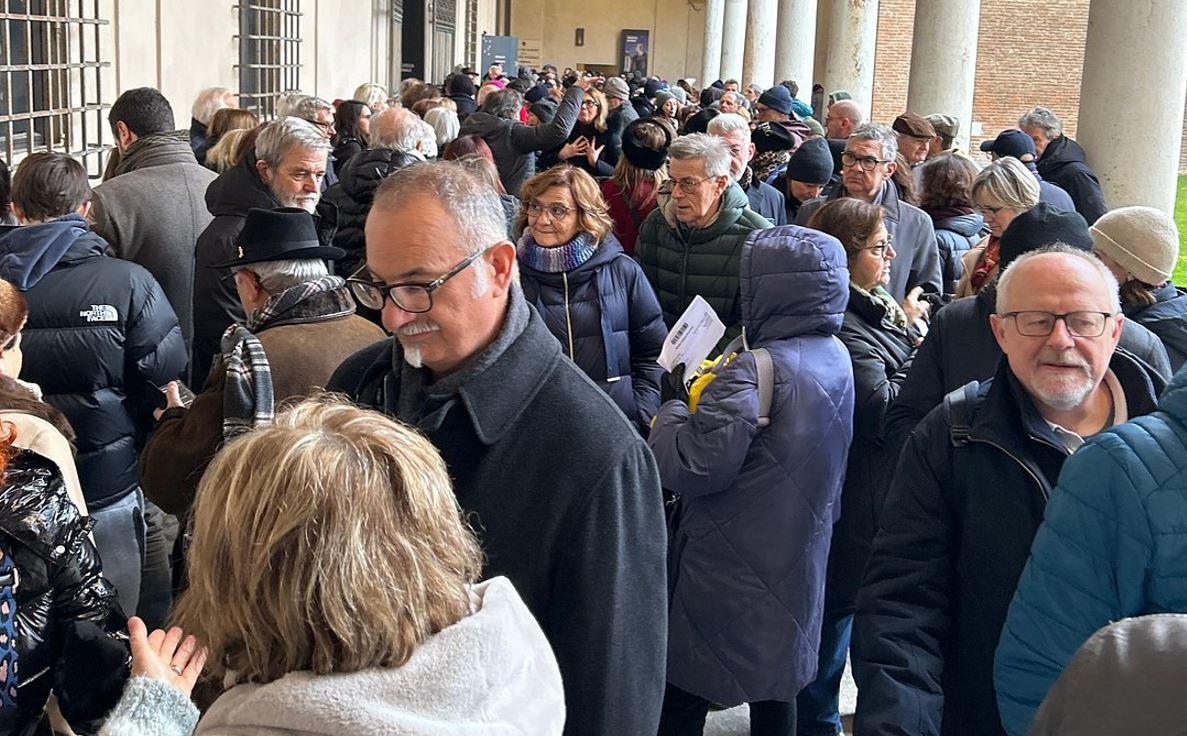 Ferrara, Chagall da overbooking: code e rabbia tra i visitatori