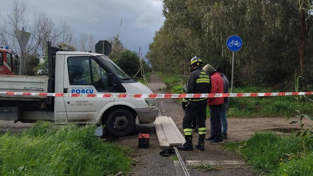 Ciclone Harry, cinque pali della Telecom cadono sulla pista ciclabile