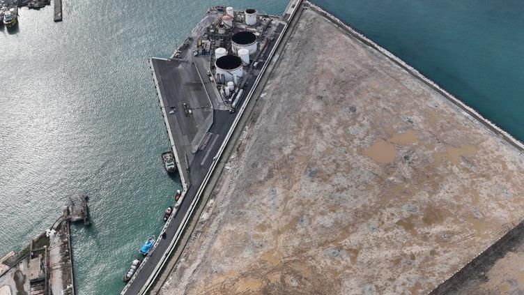 Una veduta di un tratto di Darsena Europa