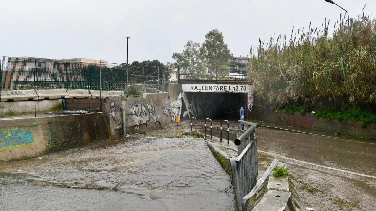 
	Il sottopasso di via Amba Alagi invaso dall'acqua

