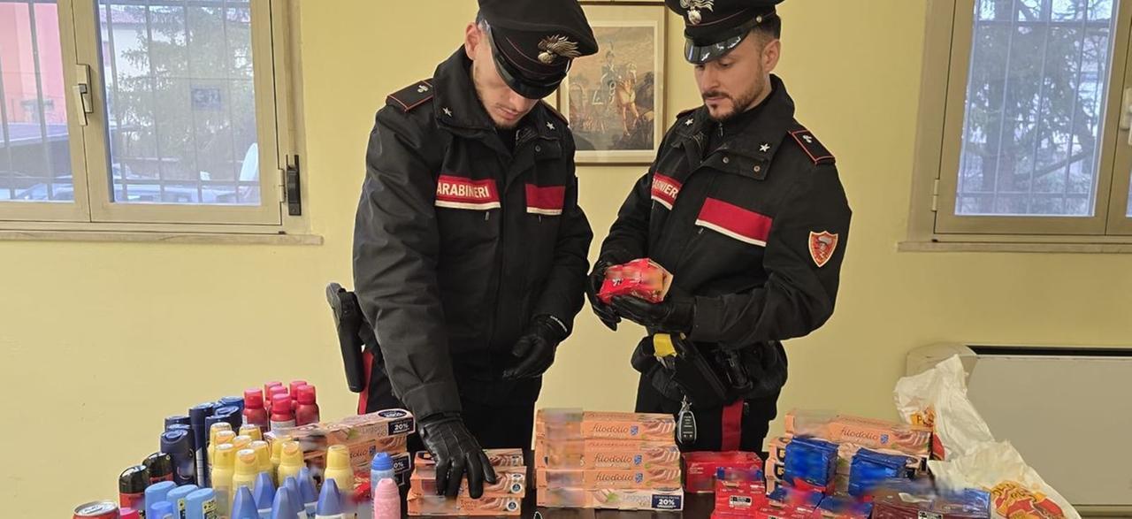 Portomaggiore, riempiono il carrello e tentano la fuga: arrestati
