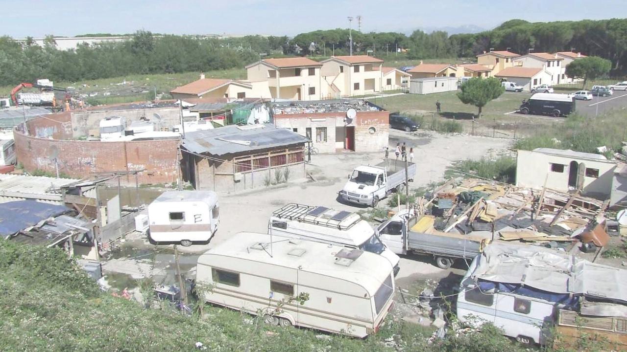 Il campo rom di Coltano
