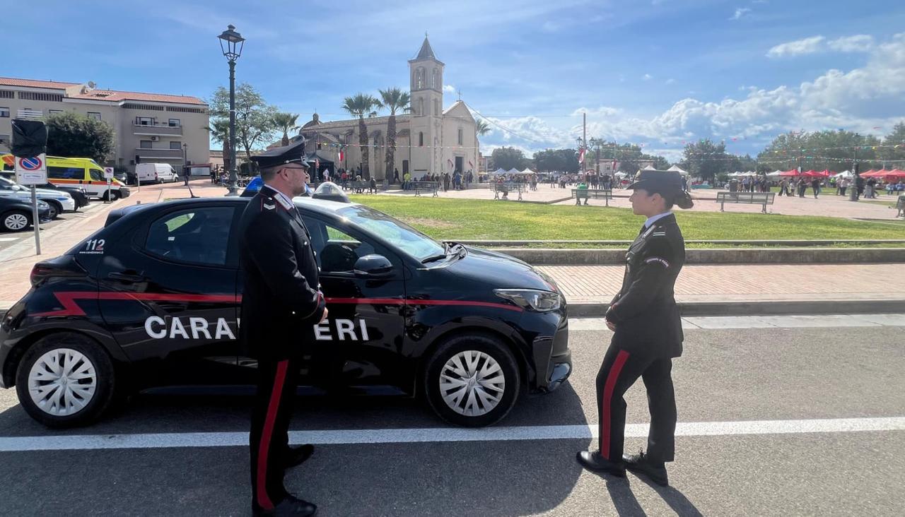 Minacciava i genitori per ottenere denaro da spendere per i suoi “vizi”: 29enne arrestato