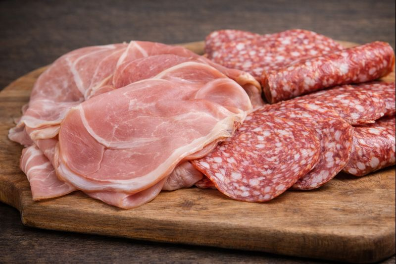Prosciutto e tumori, a 10 anni dall'allarme Oms: nitriti nel mirino dei nuovi studi