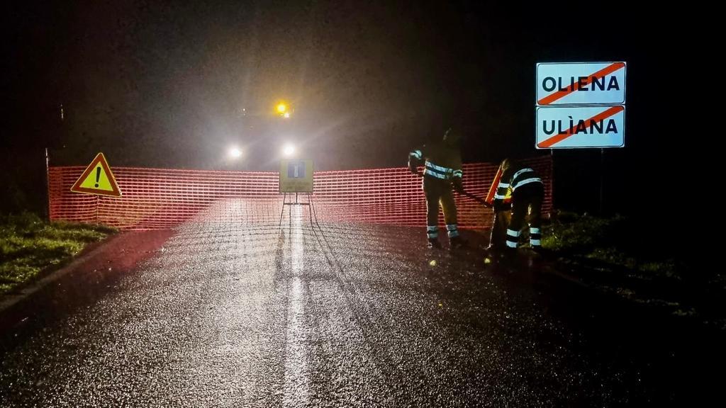 Una delle strade ancora interrotte per le conseguenze del maltempo