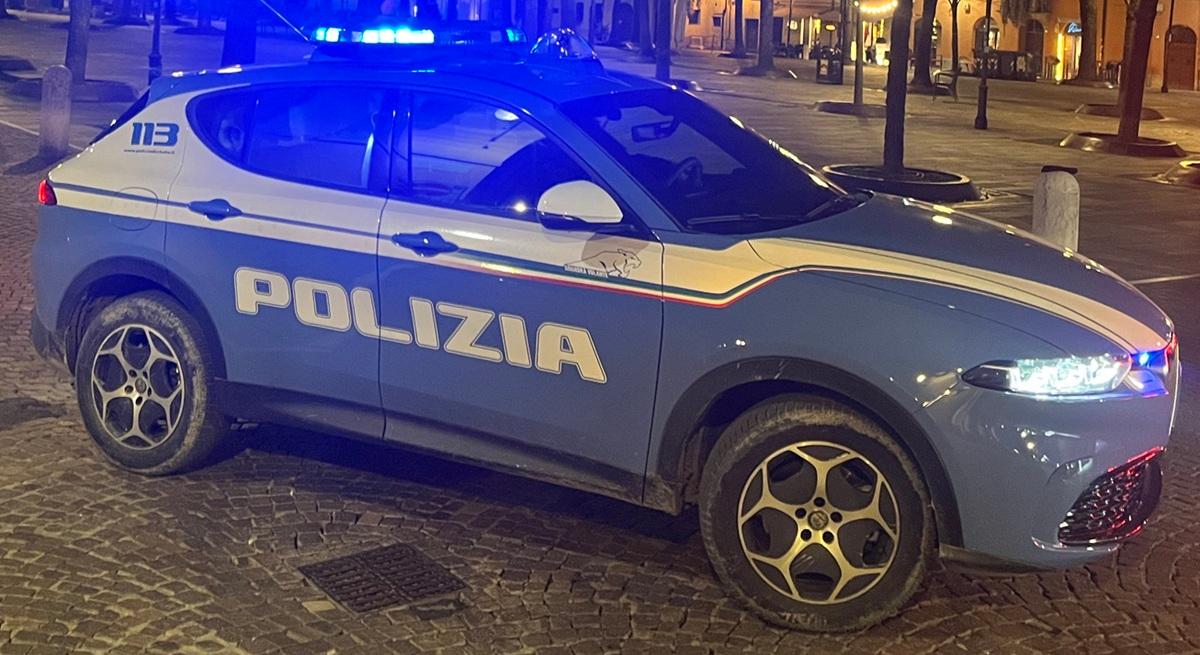 Sperona la volante e fugge: 23enne arrestato quando riporta l'auto al noleggio
