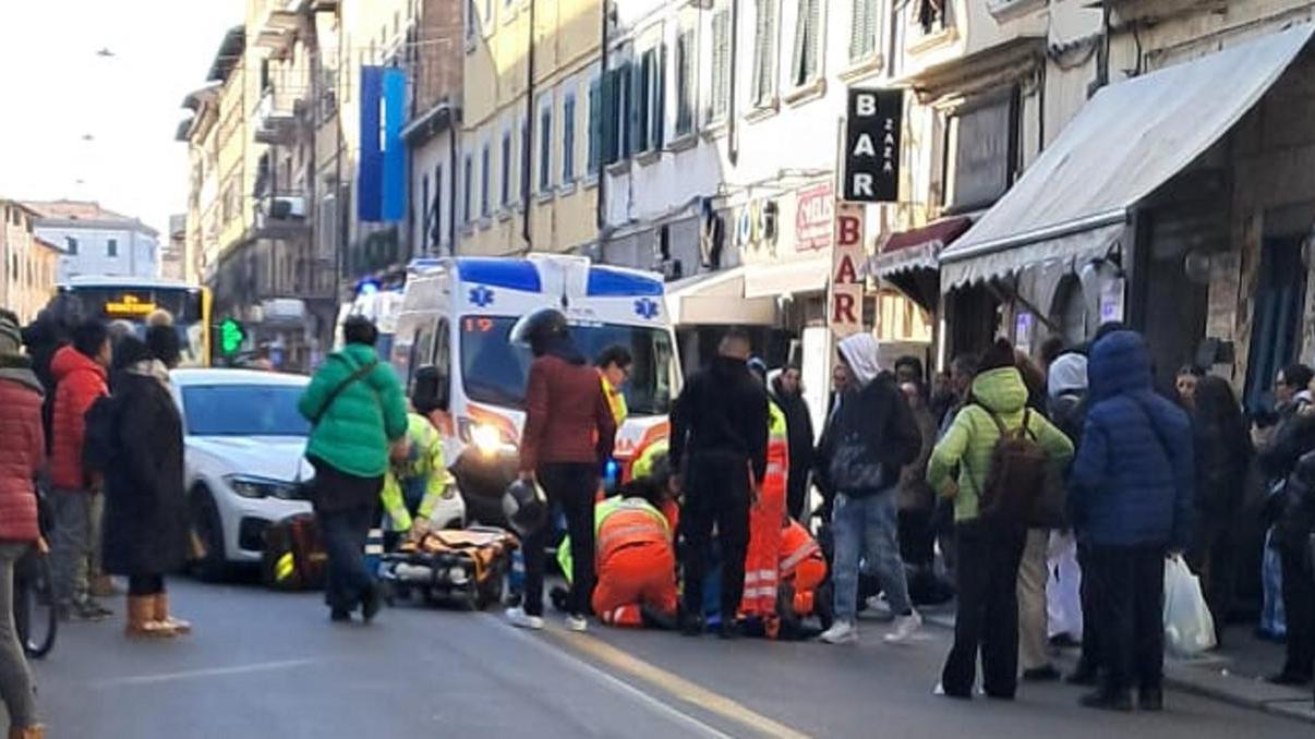I soccorsi in via Garibaldi dopo l'incidente