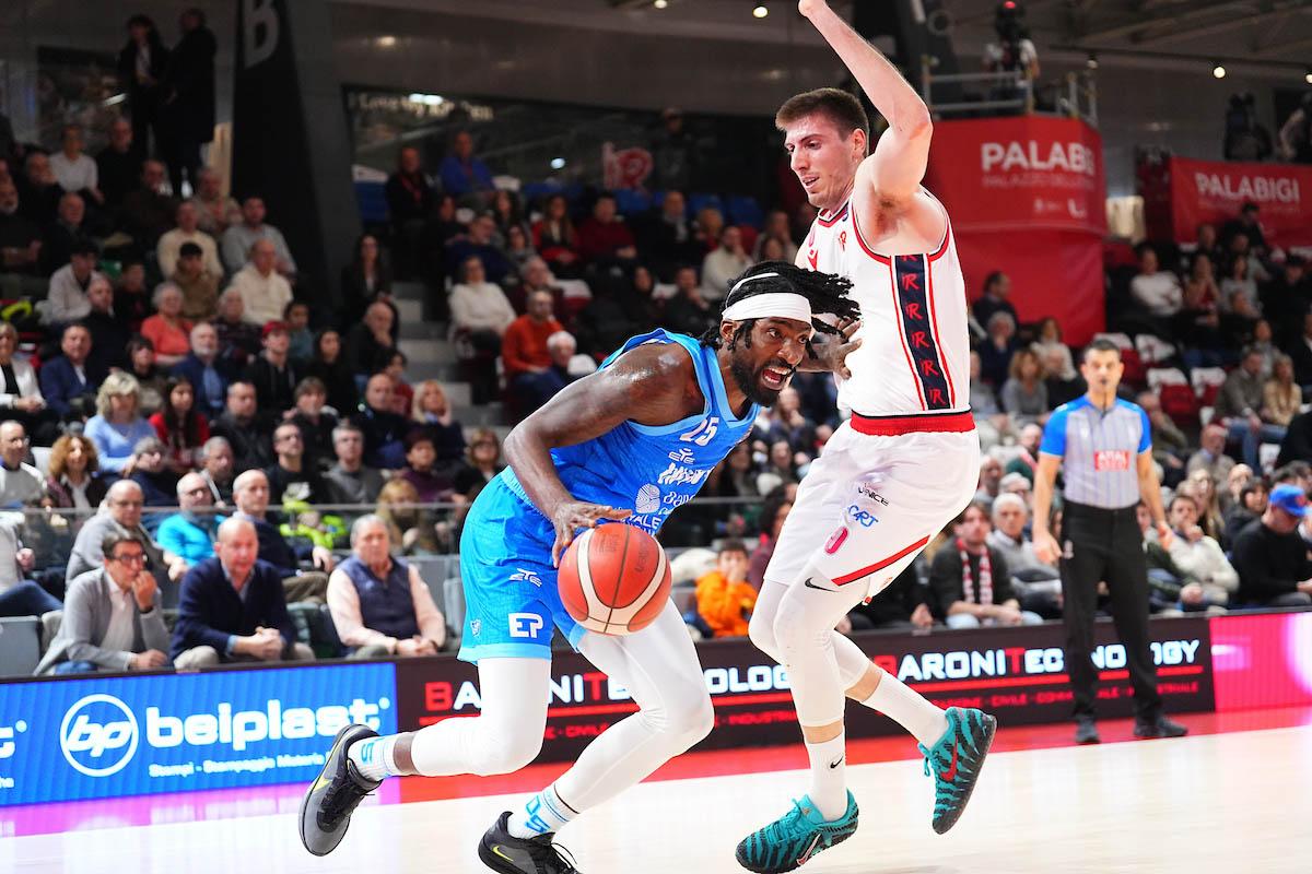 Una buona Dinamo chiude in svantaggio per 47-43 il primo tempo in Turchia