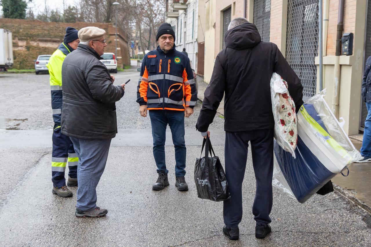 Un appello per gli sfollati del Grattacielo e i timori per la torre A. «Aiuti ancora non sufficienti»