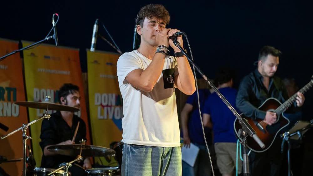 Sperso, da Livorno ai premi musicali: il vogatore-cantante sogna Sanremo giovani