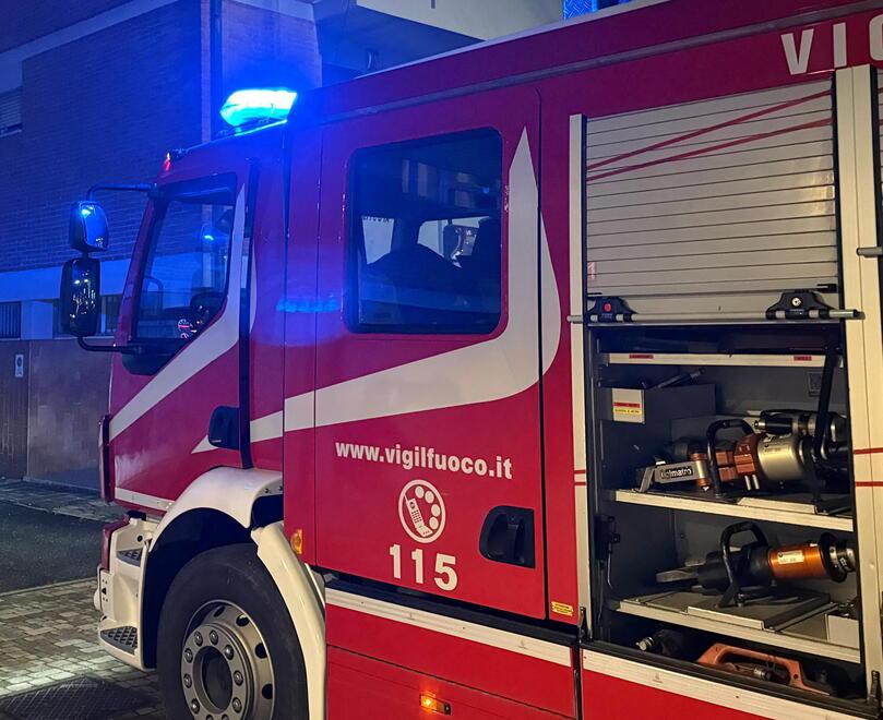 Brucia il borgo di Coloretta, fiamme in due abitazioni