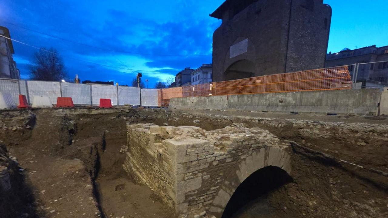 Tramvia, il cantiere può ripartire: le mura di Dante verranno rimosse. Ma le soprintendenze dettano le condizioni