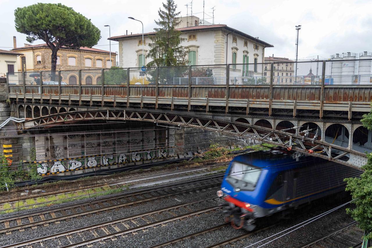 Firenze, Ponte al Pino spezzerà l’Italia in due: in arrivo 24 ore da incubo sui binari. E le Frecce diventano “lumache”
