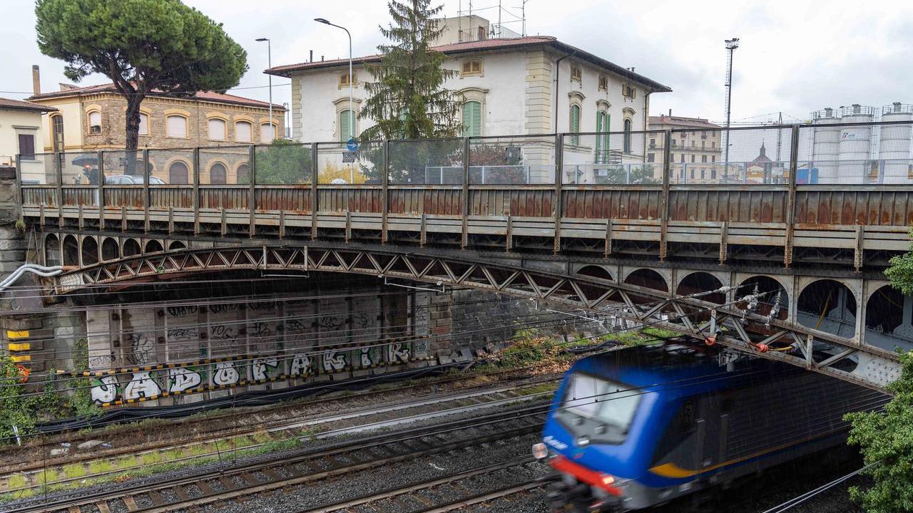 Firenze, Ponte al Pino spezzerà l’Italia in due: in arrivo 24 ore da incubo sui binari. E le Frecce diventano “lumache”