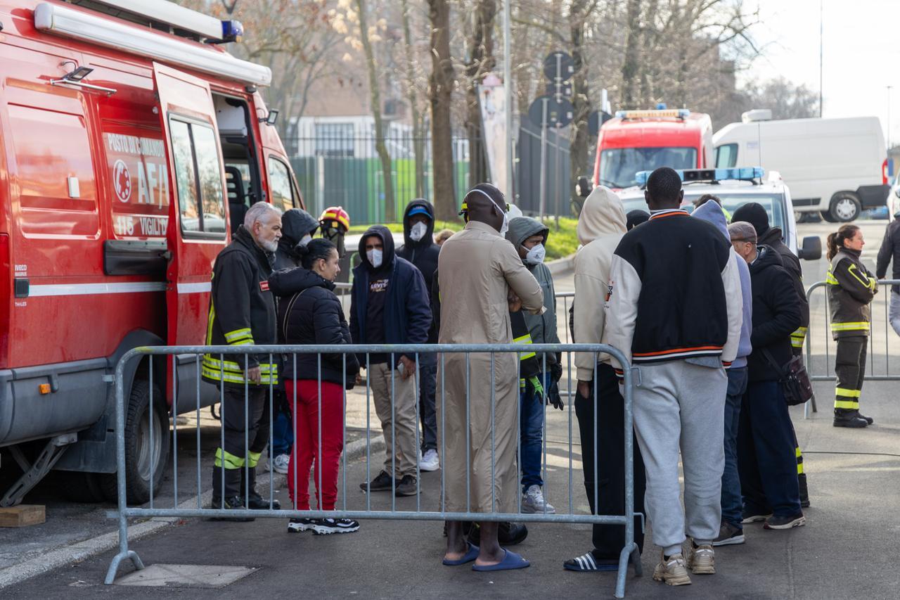 Sgombero delle Torri A e C del Grattacielo, le prime reazioni dei residenti: «Non so dove andare, nessuno affitta»