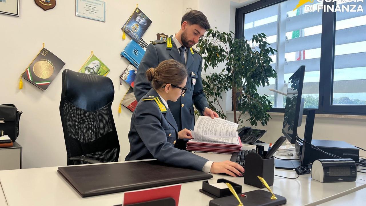 Fondi pubblici per un chiosco mai realizzato: ecco chi sono gli indagati, c’è anche un ex assessore