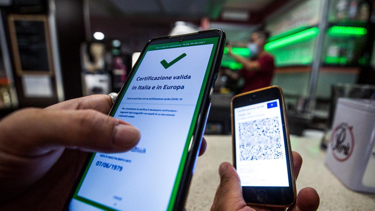 Dipendente comunale senza green pass sospeso dal lavoro, il tribunale: «Nessun risarcimento» – ecco perché