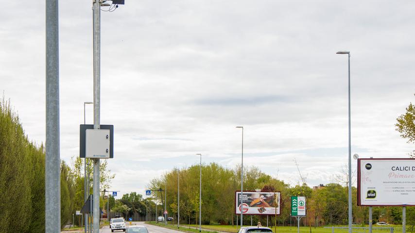 Ferrara, autovelox legge male la targa e arriva la multa per un’auto rottamata
