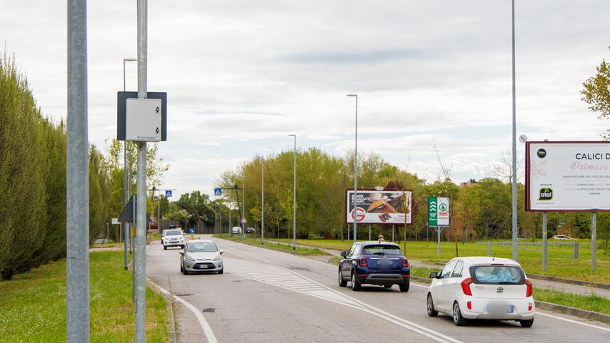 Ferrara, autovelox legge male la targa e arriva la multa per un’auto rottamata