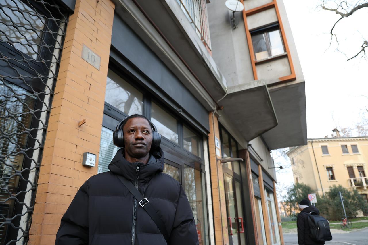 Lacrime e sgomento tra gli inquilini del Grattacielo di Ferrara, quante sono le persone che devono lasciare la propria casa