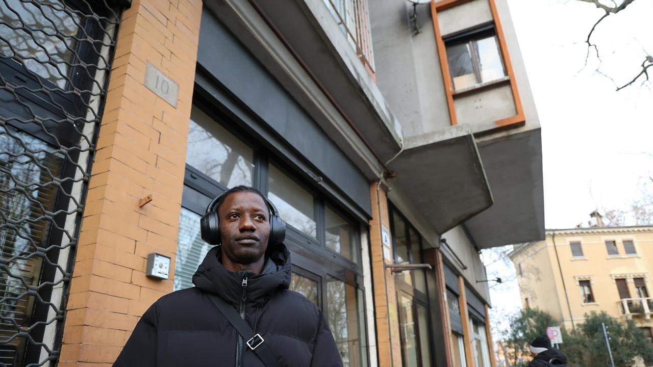 Lacrime e sgomento tra gli inquilini del Grattacielo di Ferrara, quante sono le persone che devono lasciare la propria casa