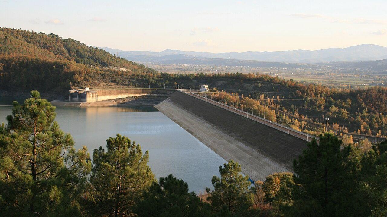 Acqua in Toscana tra reti che perdono, siccità e grandi opere: a che punto è il piano da mezzo miliardo