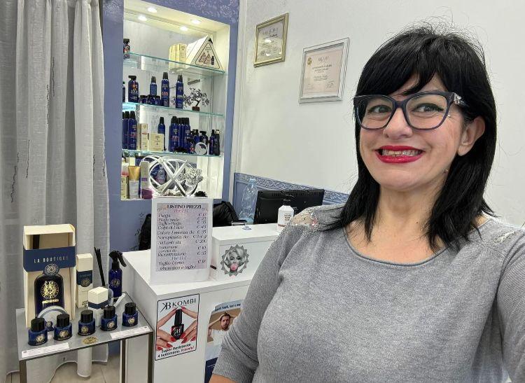 Raccoglie i capelli da donare ai feriti di Crans-Montana: la parrucchiera Arianna bersaglio degli haters